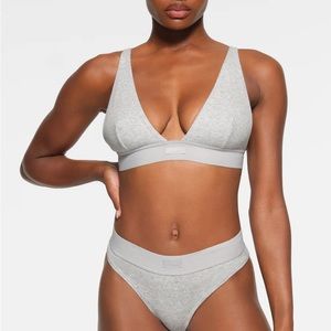 SKIMS - PLUNGE BRALETTE